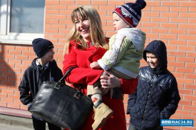 Волгоградские семьи получают увеличенный родительский капитал на третьего ребенка