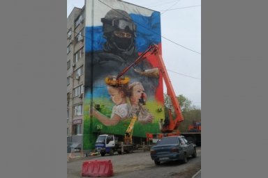 В Волгограде появились 26-метровые граффити с российским военным