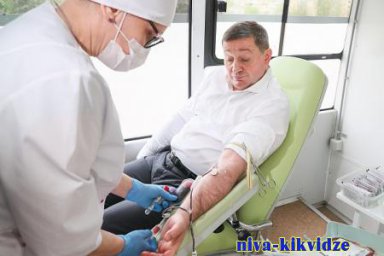 Андрей Бочаров сдал кровь в Национальный день донора